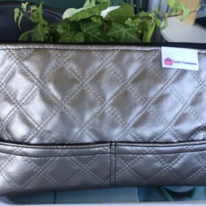 Trousse en simili cuir argenté